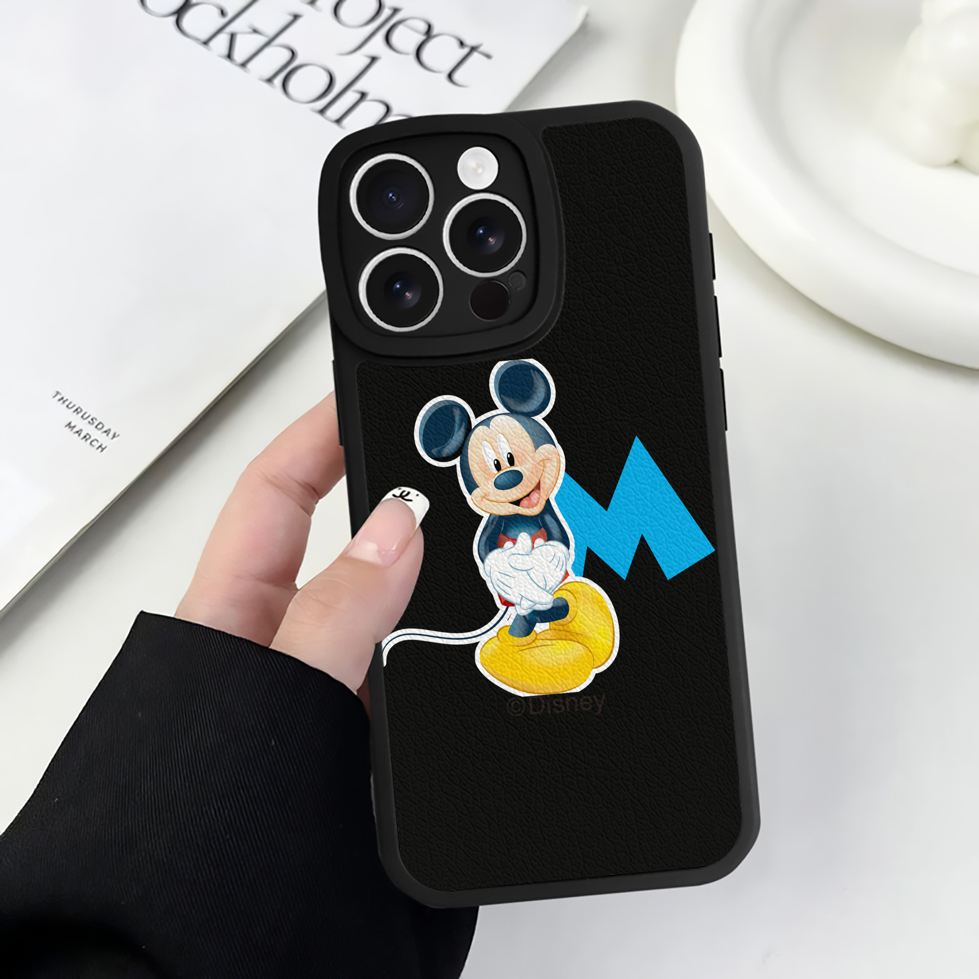 （画像用） ミッキーマウス Mickey Mouse 【iPhone 16シリーズ対応】シリコンスマホケース（レザー調） 材質：シリコン